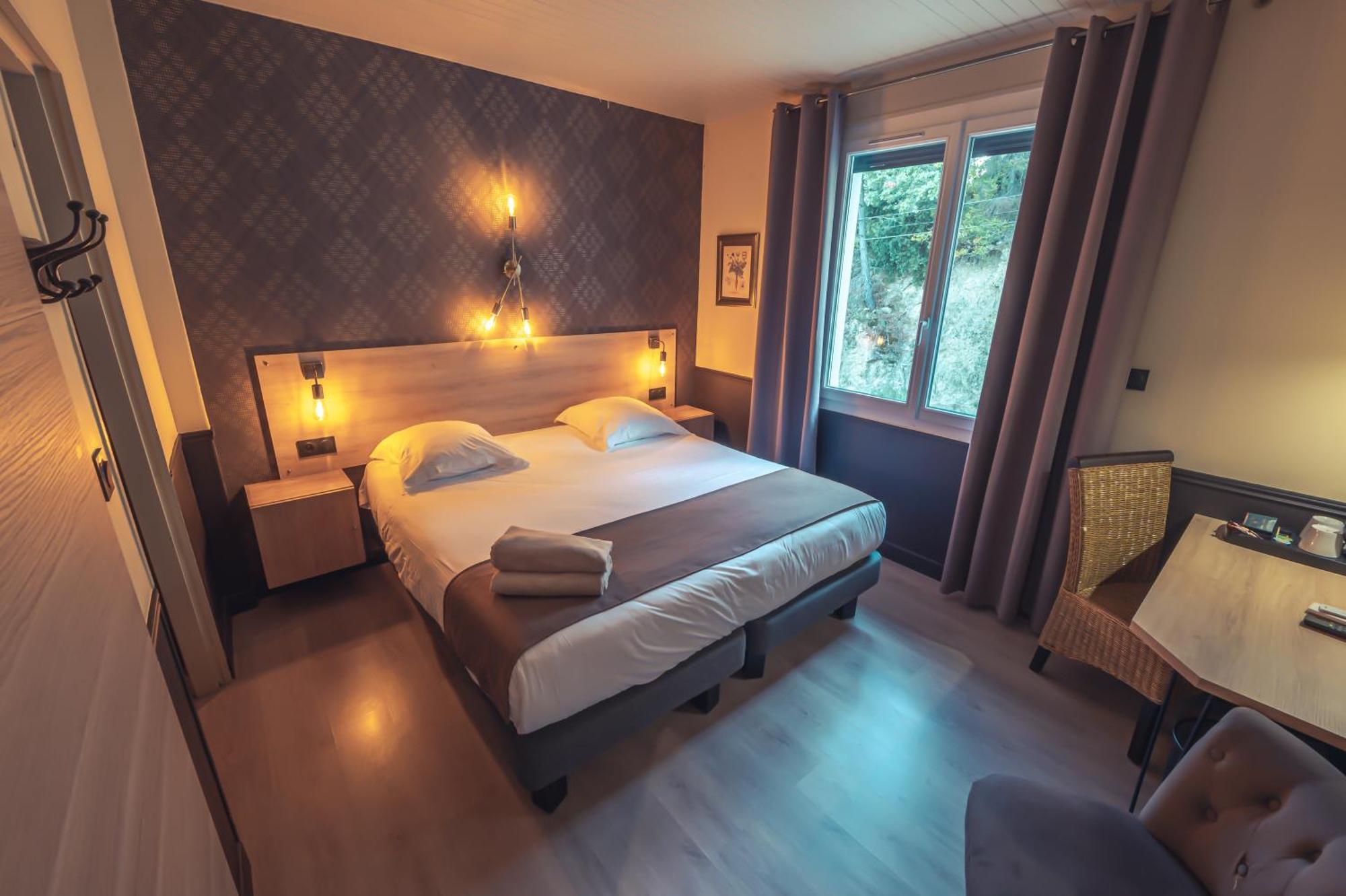 Logis Hotel Restaurant Le Plantevin Propiac Zewnętrze zdjęcie
