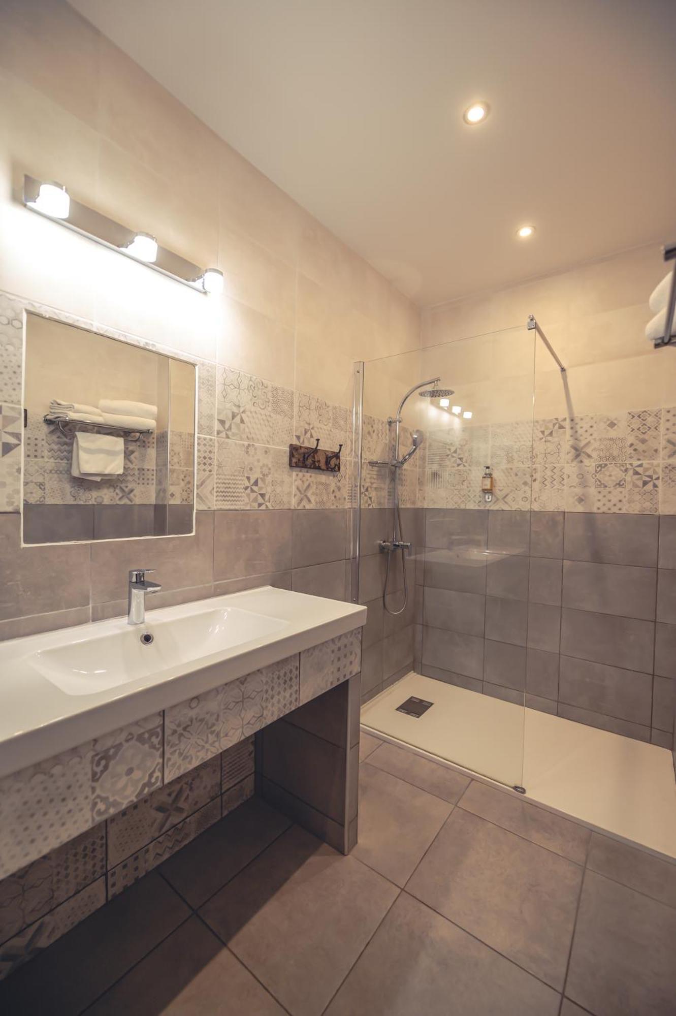 Logis Hotel Restaurant Le Plantevin Propiac Zewnętrze zdjęcie